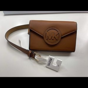 MICHAEL KORS FANNY PACK 🤎